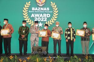 Gubernur Jambi Terima Penghargaan Baznas Award 2022