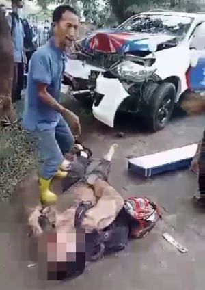 Kecelakaan Libatkan Mobil Polisi di Kotabaru, Pengendara Motor Sempat Terjepit