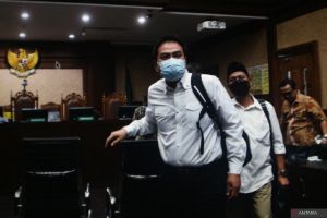 Azis Syamsuddin Dituntut 4 Tahun 2 Bulan Penjara