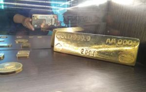 Harga Emas Terus Melemah, Terburuk Sejak September