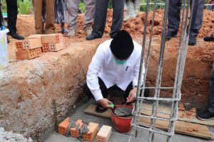 Gubernur Letakkan Batu Pertama Pembangunan Masjid Al Azhar