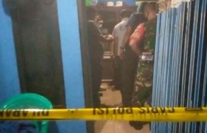 Suami Istri Tergeletak Bersimbah Darah Diduga Saling Serang dengan Golok dan Pisau