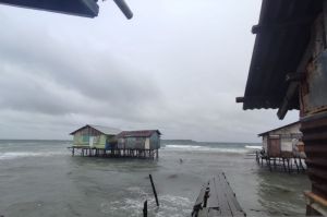 Lima Rumah Warga Rusak Dihantam Ombak
