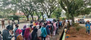 Antrean Mengular Warga Demi Minyak Goreng