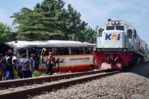 Sopir Bus Jadi Tersangka Kecelakaan Dengan Kereta Api