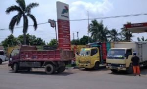 Antrean Panjang Solar Sebabkan Kemacetan, SPBU Bisa Kena Pidana