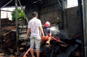 Kebakaran di Tiga Lokasi Berbeda, Damkar: Penyebabnya Korsleting Listrik