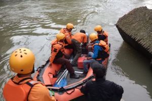 Seorang Anak Hilang Diduga Tersedot Pusaran Air Di Sungai 