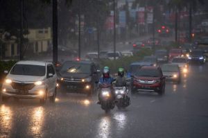 BMKG: Jambi Termasuk Berpotensi Diguyur Hujan Disertai Angin Kencang 