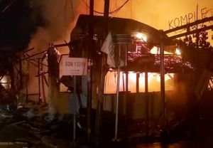 Satu Unit kantin Kota Jambi Terbakar Habis