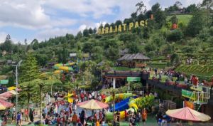 Wisata Pemandian Air Panas Ramai Oleh Pengunjung