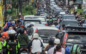 Polisi Lakukan Arus Lalu Lintas One Way 