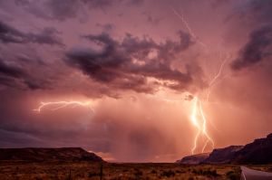 Lagi Nikmati Alam di Puncak Bogor Wisatawan Tewas Tersambar Petir