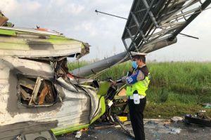 13 Orang Meninggal Akibat Kecelakaan Bus