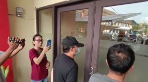 Polisi Ungkap Praktik Pengoplosan Madu Lebah Hutan