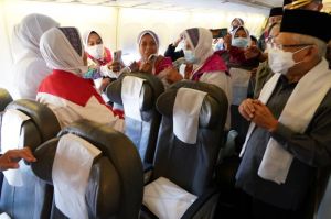 Wapres Lepas Keberangkatan Jamaah Calon Haji Kloter Satu