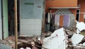 BPBD Sebut  Tanah Ambles Robohkan Rumah Bukan Faktor Alam