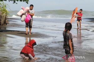 Puluhan Rumah Warga Terendam Pasang Air Laut