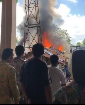 Pondok Pesantren Zulhijjah di Jambi Dilahap Sijago Merah