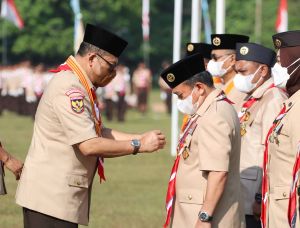 Haris Terima Penghargaan Lencana Karya Bhakti