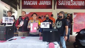 Judi Online Berkedok Warnet di Kota Jambi Terbongkar, 8 Orang Diciduk