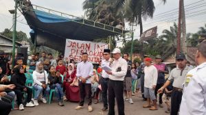 Perusahaan Ingkar Janji, Warga Taman Rajo Blokir Jalan Talang Duku
