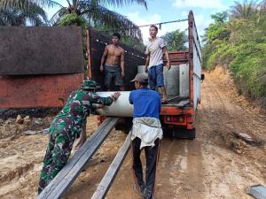 Satgas TMMD Pasang Gorong-Gorong di Jalan yang Baru Dibuka 