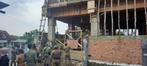 Dua Bangunan Tak Berizin di Telanaipura dan Sungai Putri Disegel