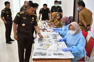 Ratusan Pegawai Kejati Jambi Mendadak Dites Urine, Ini Hasilnya