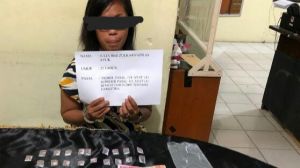 Seorang Perempuan di Merangin Tak Berkutik Kedapatan Simpan Sabu di Rumah