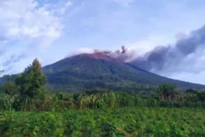 Gunung Kerinci Kembali Erupsi, Semburkan Abu Hingga Ketinggian 700 Meter