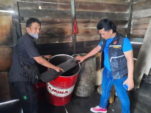 Warung Diduga Tempat Penimbunan Solar  di Pijoan Digrebek