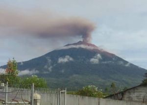 Udara di Puncak Gunung Kerinci Berbahaya, Jalur Pendakian Masih Ditutup