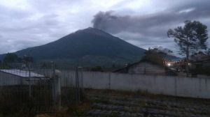 Tetap Waspada, Gunung Kerinci Masih Erupsi 