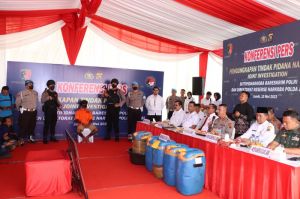 Bongkar Jaringan Peredaran Narkoba Internasional, 264,7 Kg Sabu Cair Disita