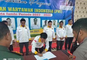 Dilantik, Irwansyah Resmi Nahkodai PWI Kota Jambi