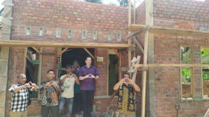 Ihsan Yunus Kembali Salurkan Puluhan Bantuan Bedah Rumah