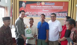 Ihsan Yunus Gelontorkan Bantuan Pangan di Tanjab Timur