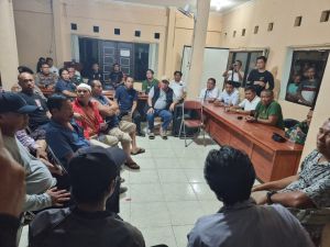 Warga Mandiangin Ancam Blokir Jalan Lagi Jika Pelaku Pembacokan Siswa Belum Tertangkap