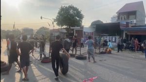 7 Warga Diamankan, Ini Kronologi Pembubaran Aksi Blokir Jalan di Mandiangin Berakhir Bentrok