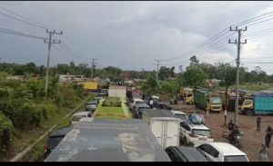 Macet Total Hingga 13 KM, Truk Batu Bara Dilarang Keluar dari Mulut Tambang