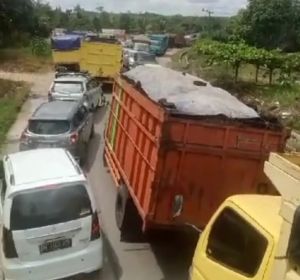 Sempat Cemas, Peserta Tes PPPK Keluhkan Kemacetan Akibat Truk Batu Bara