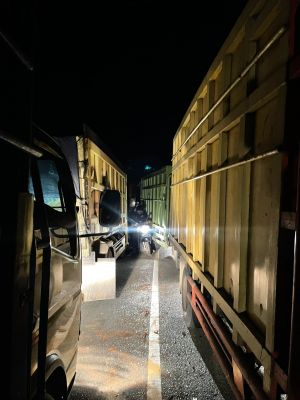 Ada yang Ngeblong Kanan, Truk Batu Bara Bikin Macet Parah Lagi di Batanghari