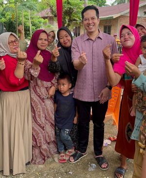 Semangat Petani Berlipat Ganda, Ihsan Yunus Serahkan Bantuan Handtractor