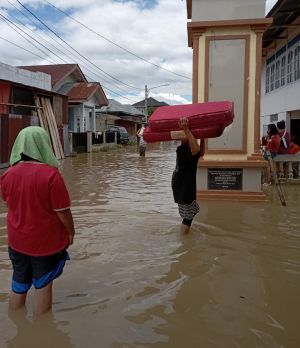 Ratusan Rumah Masih Terendam, Banjir Terparah di Kerinci