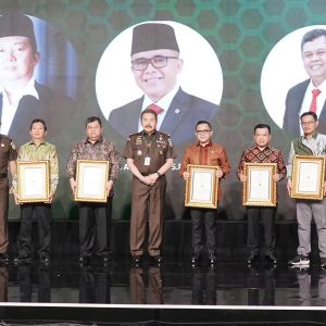 Gubernur Al Haris Terima Penghargaan R. Soeprapto Award Tahun 2024