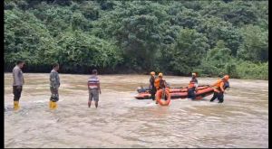 Seorang Anggota Tim Basarnas Hanyut Terseret Arus Sungai Batang Merangin