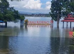 Banjir Kerinci Meluas, Air Belum Surut, Pintu Air dan Bendungan Proyek PLTA Dituding Jadi Pemicu