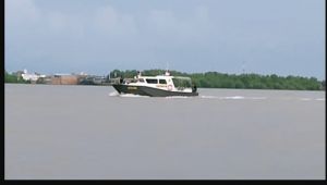 Seorang Nelayan asal Tanjab Barat Jatuh ke Laut, Kapalnya Dihantam Gelombang