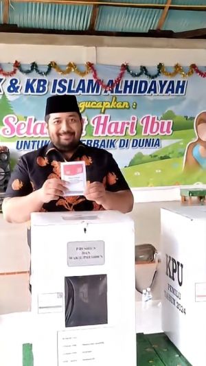 Wakil Ketua DPRD Jambi Pinto Jayanegara Nyoblos di TPS 